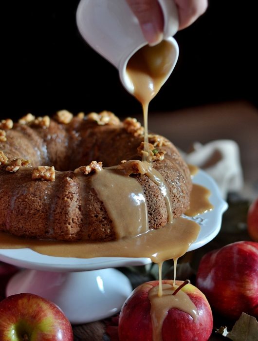 torta con mele nocciole e spezie