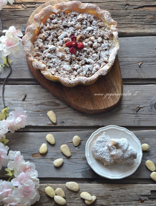 crostata con marmellata di fragole e pasta di mandorle