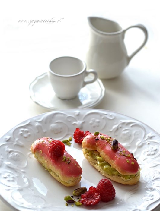 eclair al pistacchio e lamponi